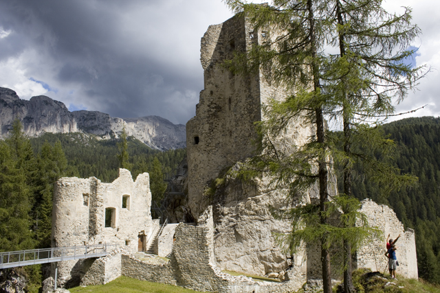 2011-08-17_13-16-50 cadore.jpg - Castel d Andrac (Schloss Buchenstein) sdlich Passo Falzarego 